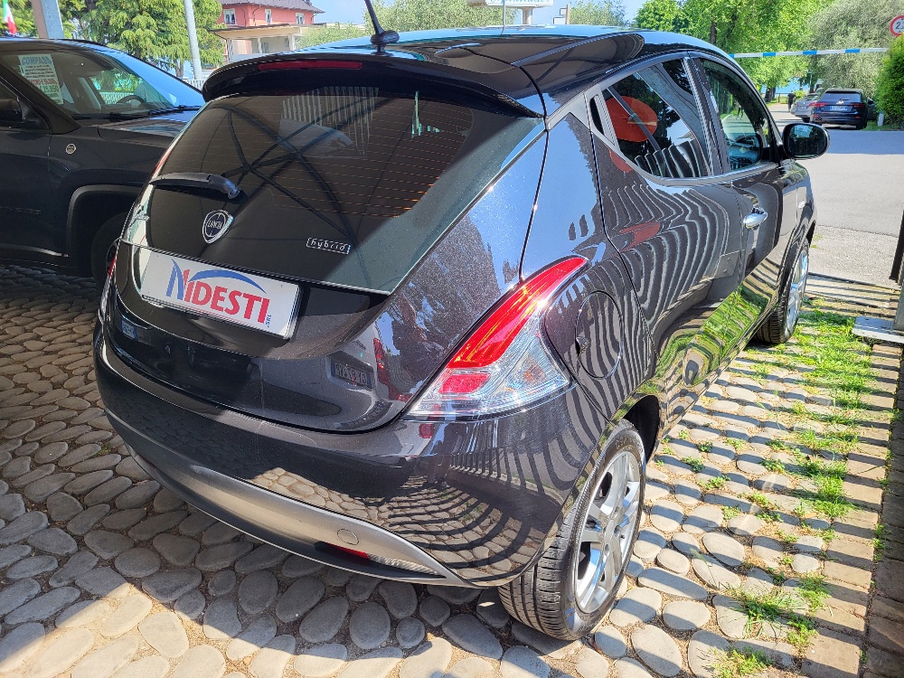 LANCIA Y SILVER 1.0 70cv HYBRID – OK NEOPATENTATI