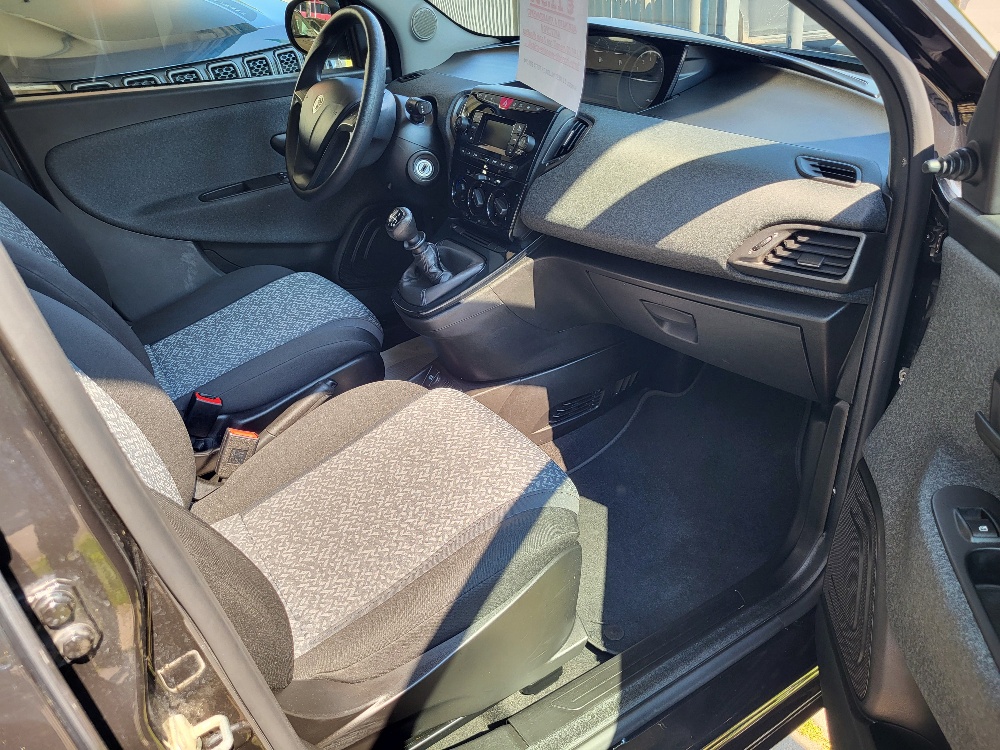 LANCIA Y SILVER 1.0 70cv HYBRID – OK NEOPATENTATI