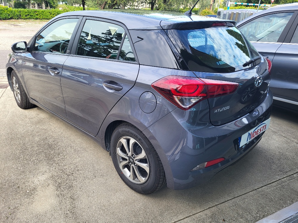 HYUNDAI i20 1.2 BENZINA CON IMPIANTO GPL ORIGINALE DALLA FABBRICA – OK NEOPATENTATI