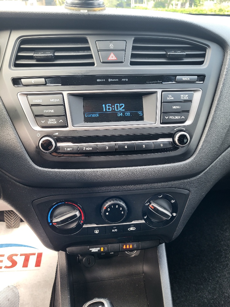 HYUNDAI i20 1.2 BENZINA CON IMPIANTO GPL ORIGINALE DALLA FABBRICA – OK NEOPATENTATI