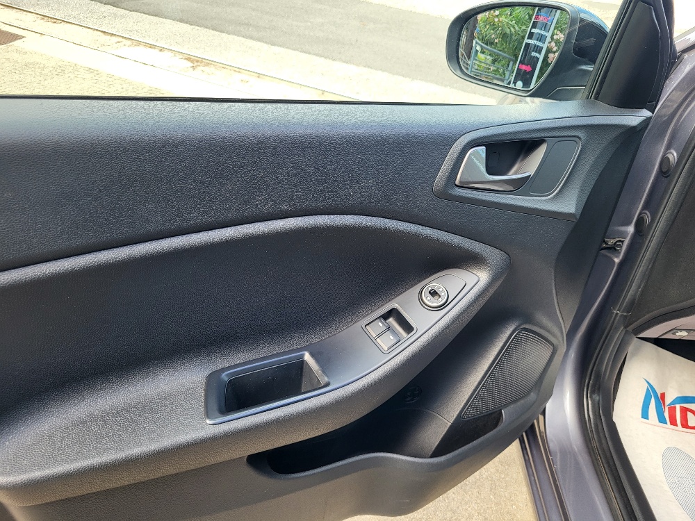 HYUNDAI i20 1.2 BENZINA CON IMPIANTO GPL ORIGINALE DALLA FABBRICA – OK NEOPATENTATI