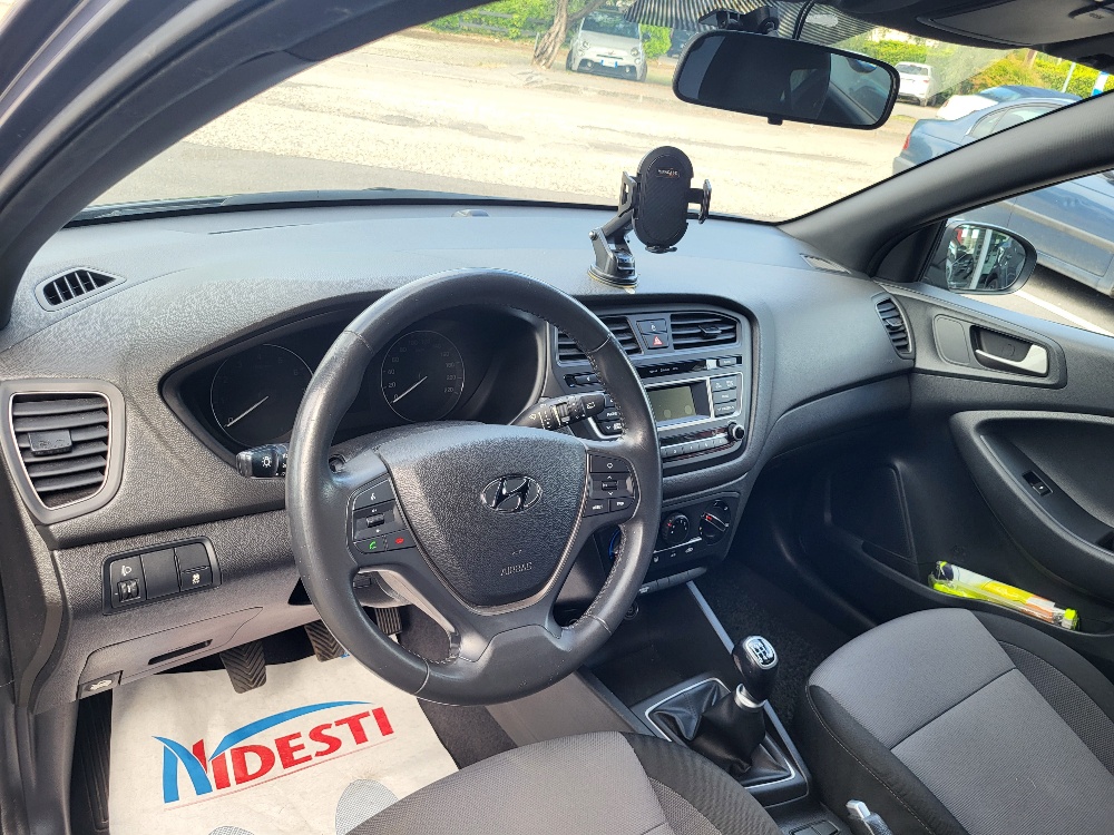 HYUNDAI i20 1.2 BENZINA CON IMPIANTO GPL ORIGINALE DALLA FABBRICA – OK NEOPATENTATI