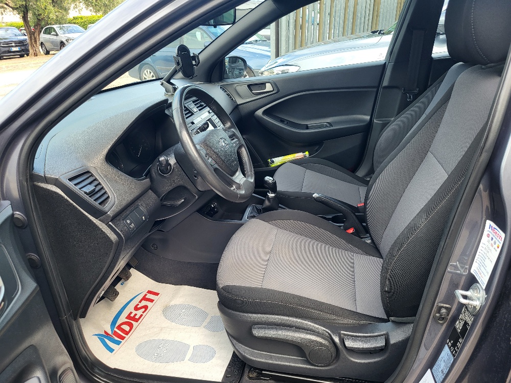 HYUNDAI i20 1.2 BENZINA CON IMPIANTO GPL ORIGINALE DALLA FABBRICA – OK NEOPATENTATI