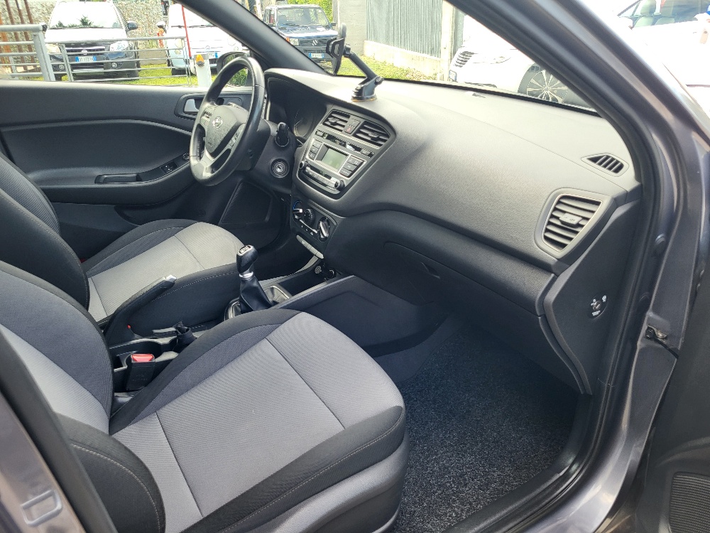 HYUNDAI i20 1.2 BENZINA CON IMPIANTO GPL ORIGINALE DALLA FABBRICA – OK NEOPATENTATI