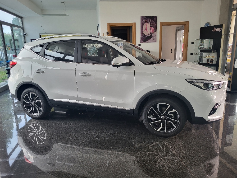 MG ZS 1.5 106cv LUXURY – KM0 – OK NEOPATENTATI