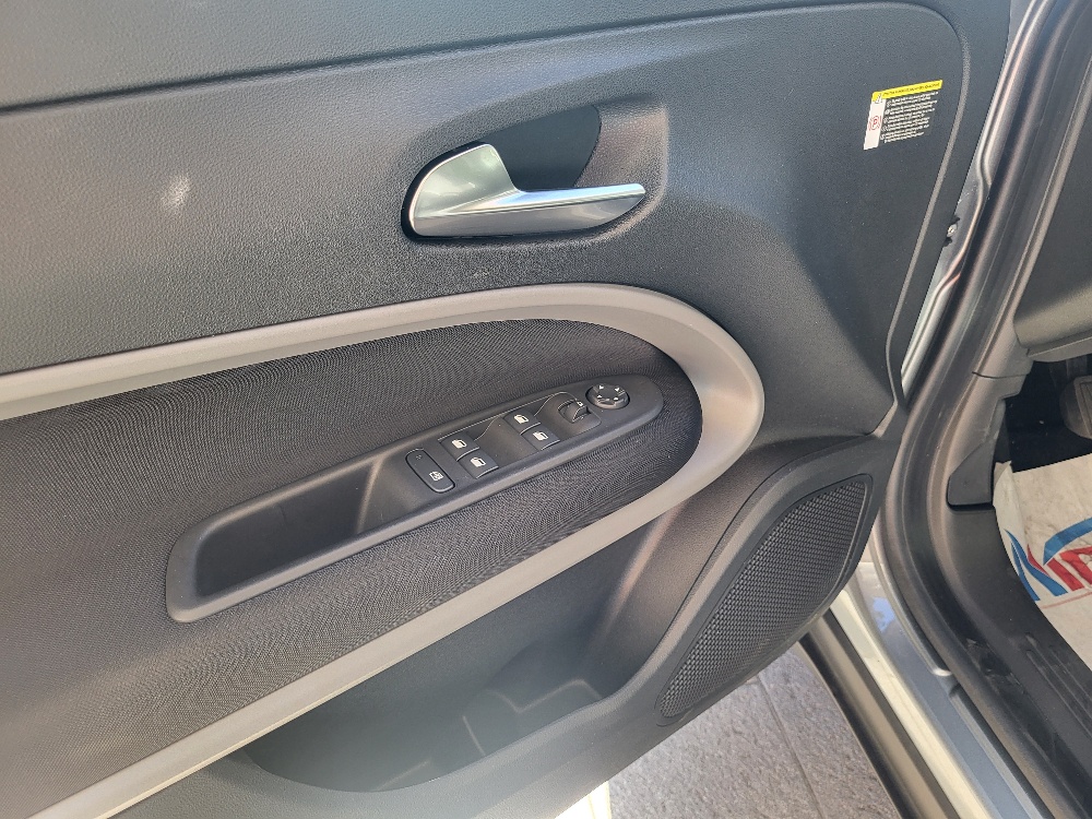 JEEP AVENGER 1.2 TURBO 100cv LONGITUDE KM0 2025 – PRONTACONSEGNA – BLACK DICEMBER