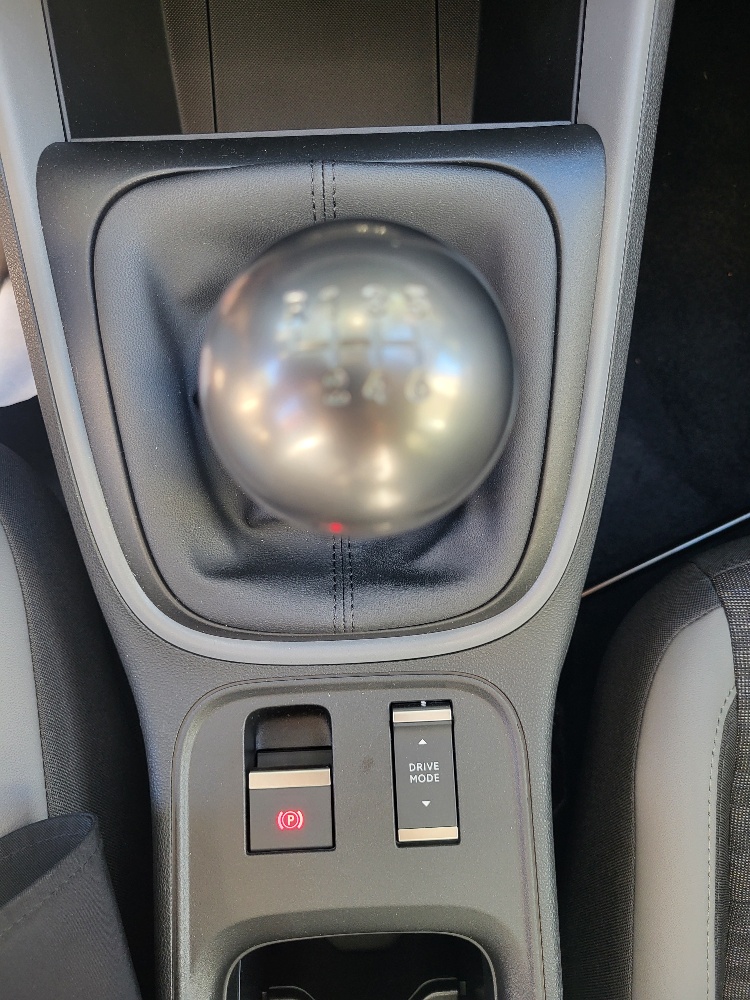 JEEP AVENGER 1.2 TURBO 100cv LONGITUDE KM0 2025 – PRONTACONSEGNA – BLACK DICEMBER