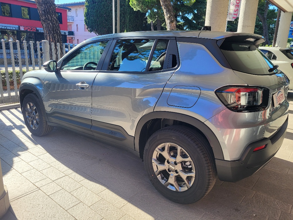 JEEP AVENGER 1.2 TURBO 100cv LONGITUDE KM0 2025 – PRONTACONSEGNA – BLACK DICEMBER